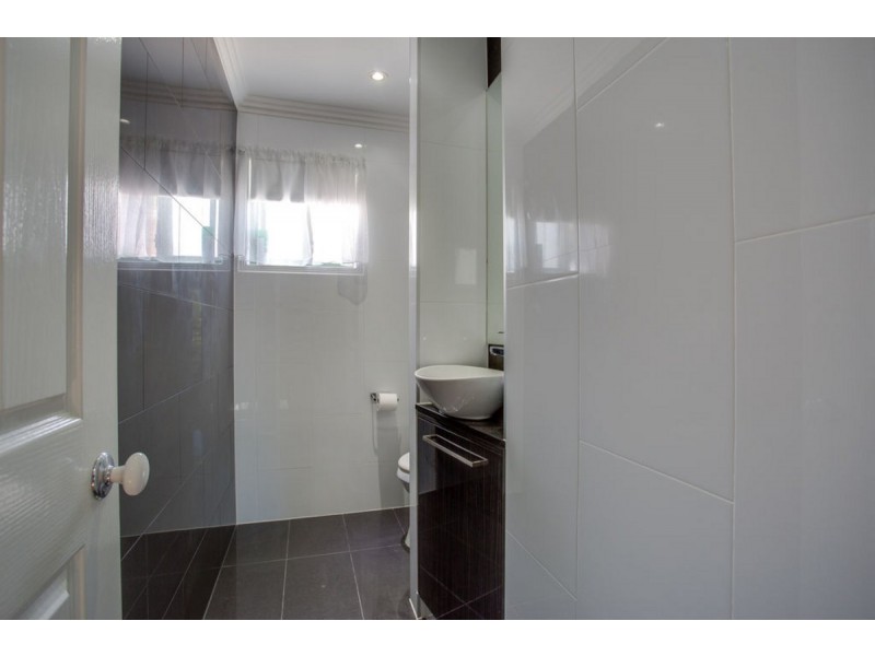 8/3-5 Bradford Street, Labrador QLD 4215