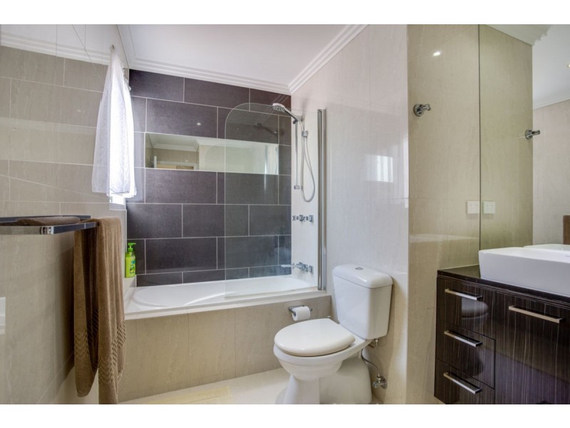 8/3-5 Bradford Street, Labrador QLD 4215