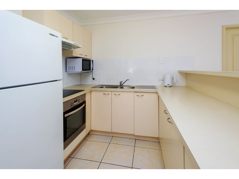 3/137 Olsen Avenue, Labrador QLD 4215