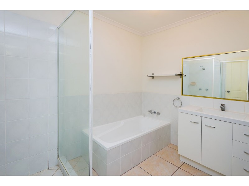 3/137 Olsen Avenue, Labrador QLD 4215