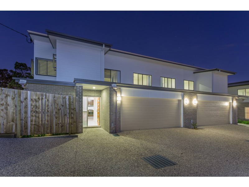 2/10 Fourth Avenue, Labrador QLD 4215