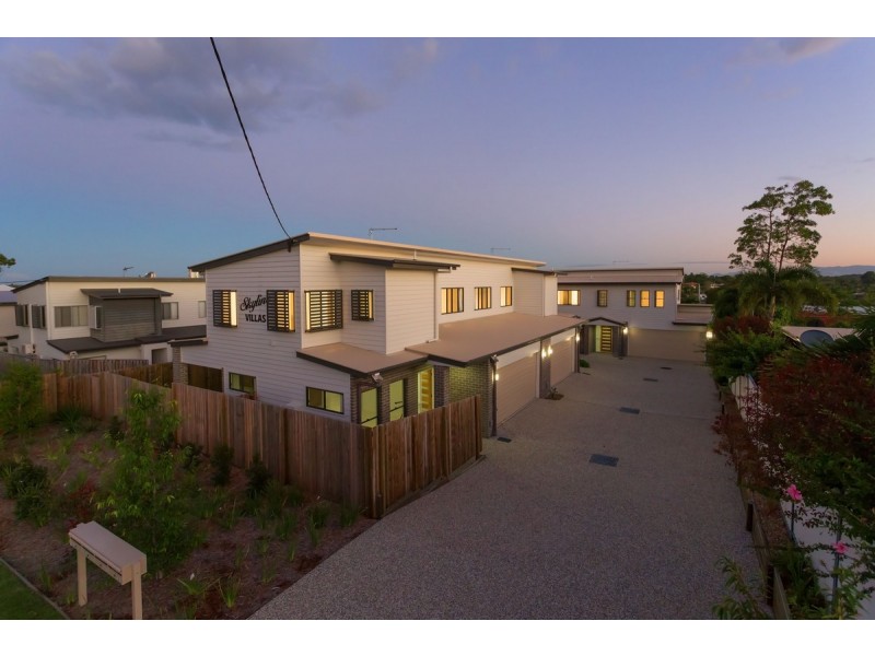 2/10 Fourth Avenue, Labrador QLD 4215