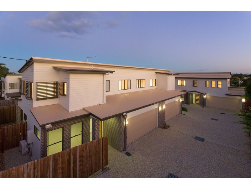 2/10 Fourth Avenue, Labrador QLD 4215