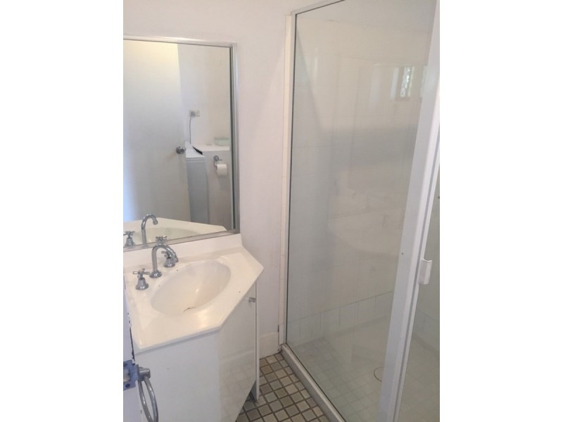 8/159 Muir Street, Labrador QLD 4215