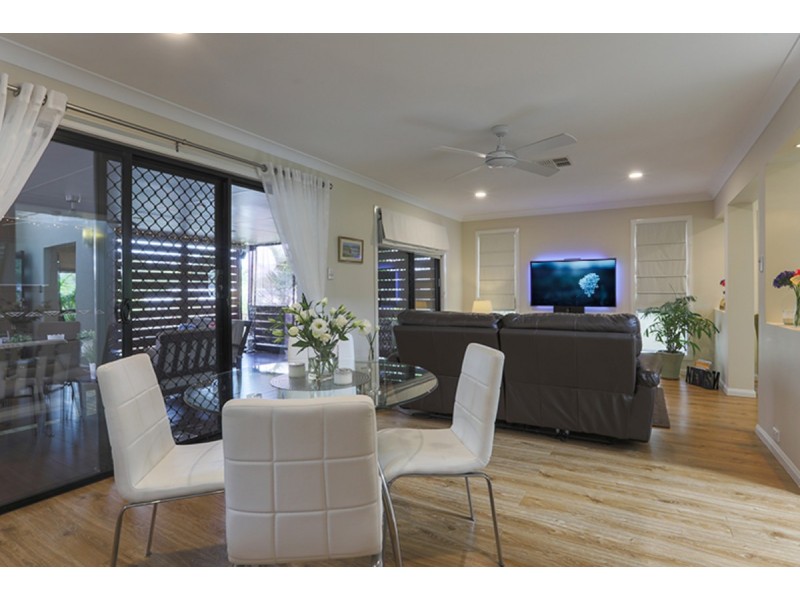 2/54 Codrington Circuit, Pacific Pines QLD 4211