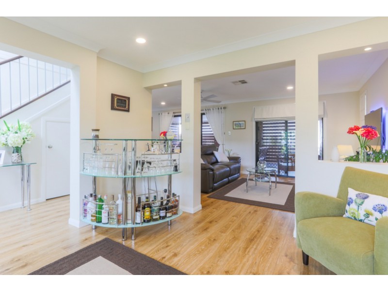 2/54 Codrington Circuit, Pacific Pines QLD 4211