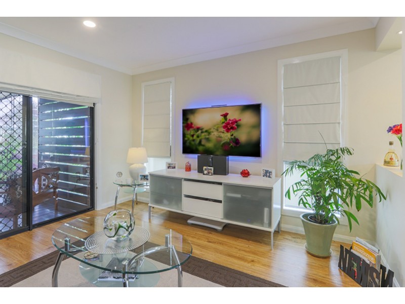 2/54 Codrington Circuit, Pacific Pines QLD 4211
