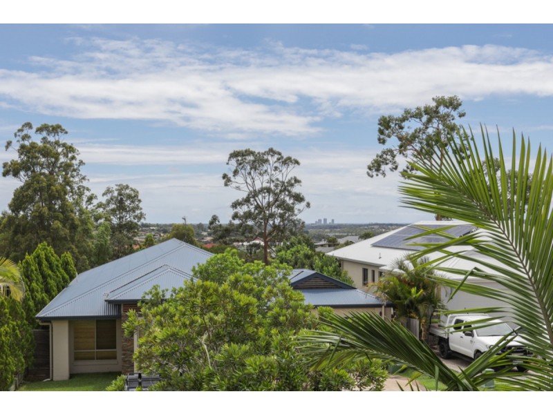 2/54 Codrington Circuit, Pacific Pines QLD 4211