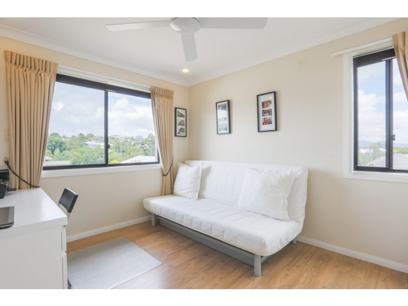 2/54 Codrington Circuit, Pacific Pines QLD 4211