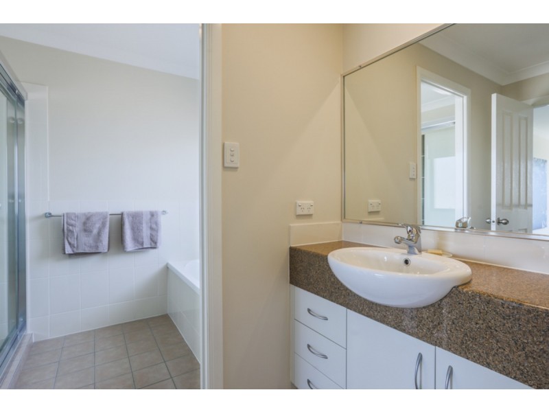 2/54 Codrington Circuit, Pacific Pines QLD 4211