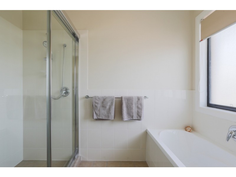 2/54 Codrington Circuit, Pacific Pines QLD 4211