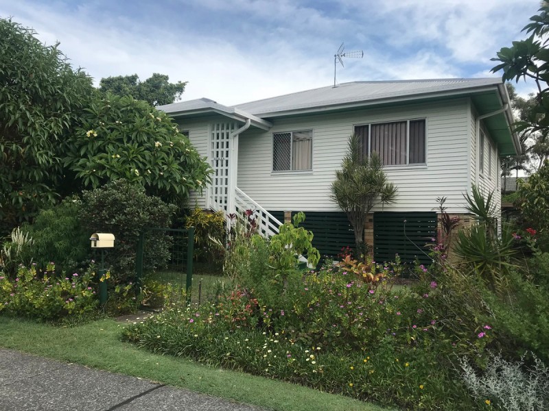 6 Brett Avenue, Labrador QLD 4215