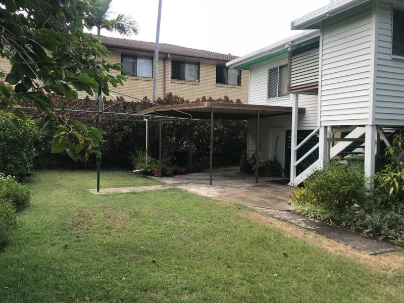 6 Brett Avenue, Labrador QLD 4215