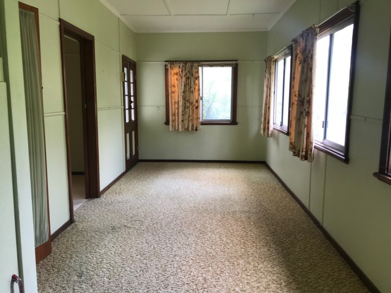 6 Brett Avenue, Labrador QLD 4215