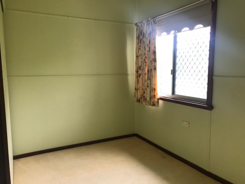 6 Brett Avenue, Labrador QLD 4215