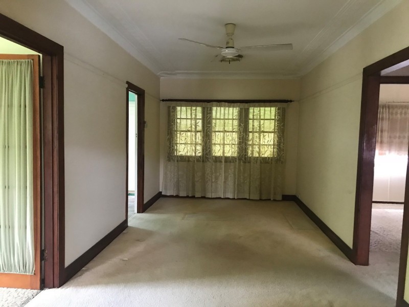 6 Brett Avenue, Labrador QLD 4215