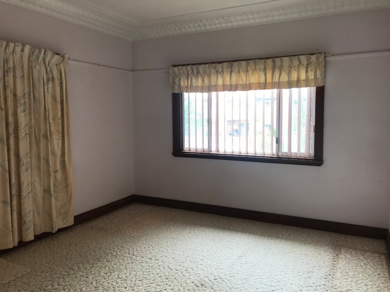 6 Brett Avenue, Labrador QLD 4215