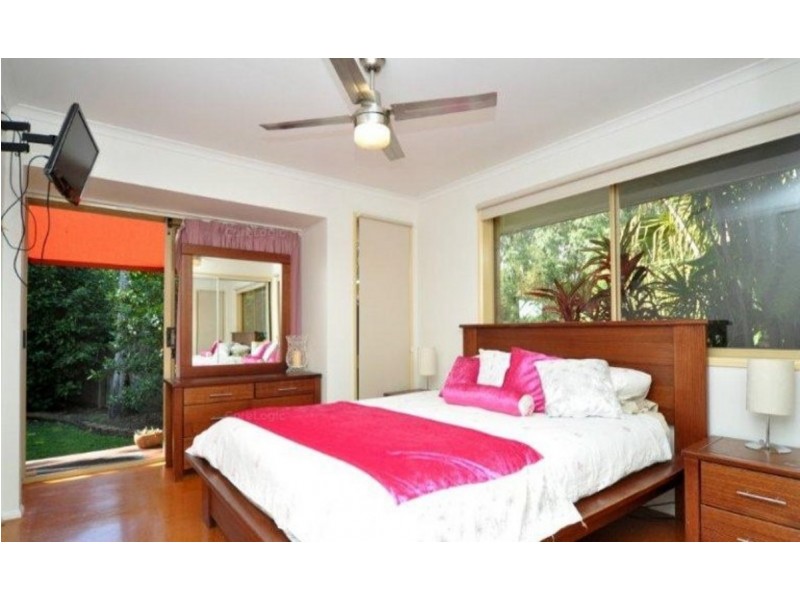 2/18 Stephanie Court, Labrador QLD 4215