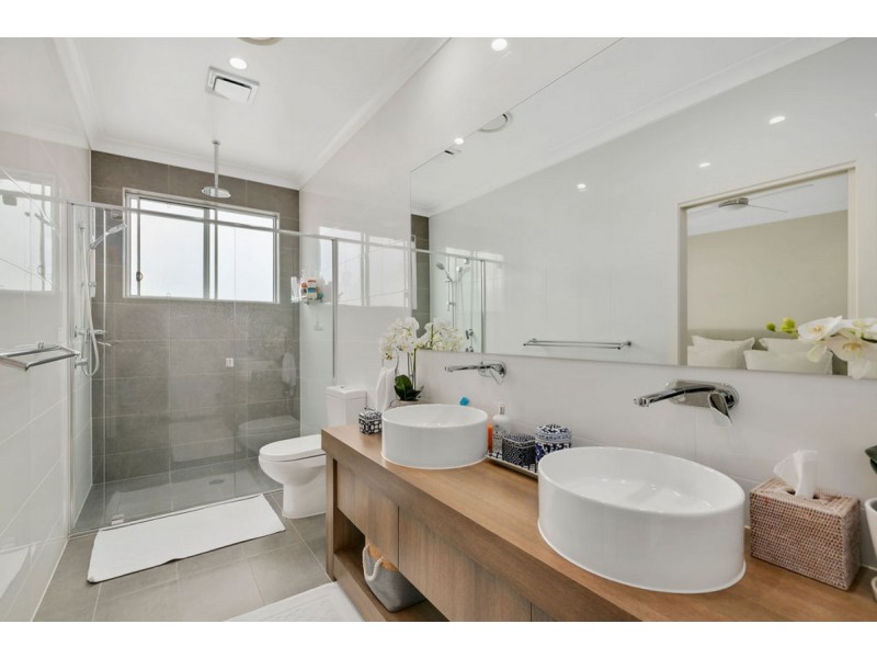 2/19 Cawthray Street, Biggera Waters QLD 4216