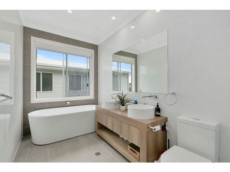 2/19 Cawthray Street, Biggera Waters QLD 4216