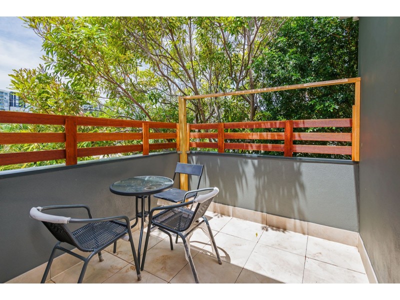 1/30 Broad Street, Labrador QLD 4215