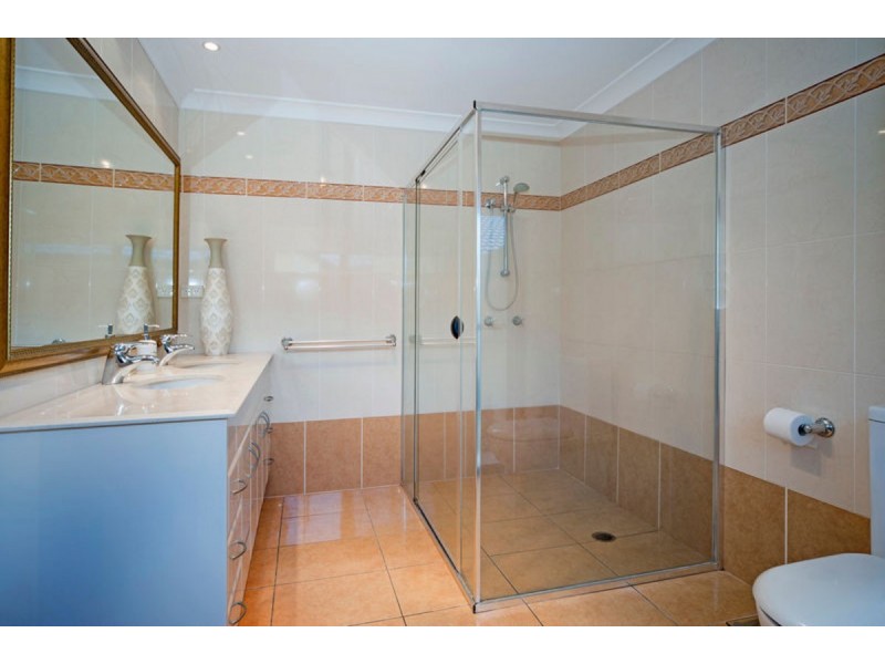 5 Seabreeze Street, Paradise Point QLD 4216