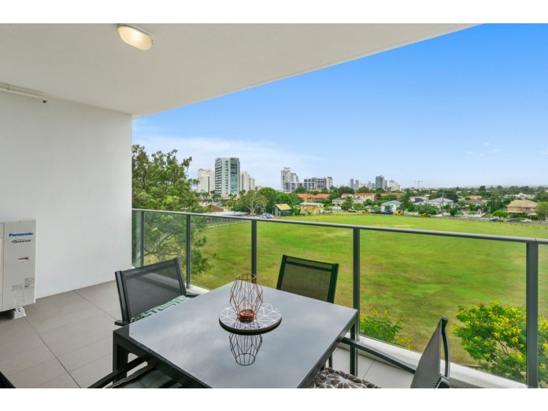 502/17 Bath Street, Labrador QLD 4215