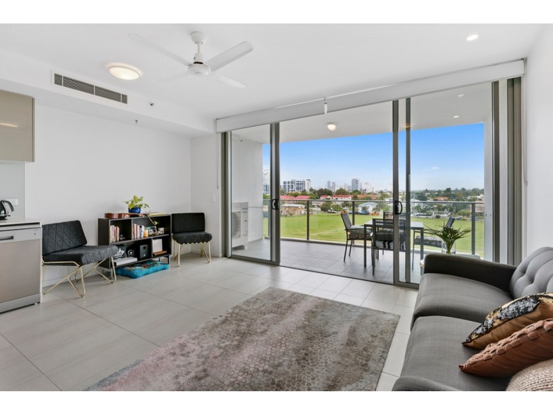 502/17 Bath Street, Labrador QLD 4215