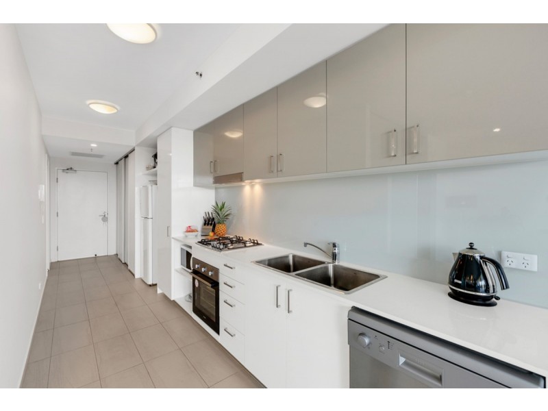 502/17 Bath Street, Labrador QLD 4215