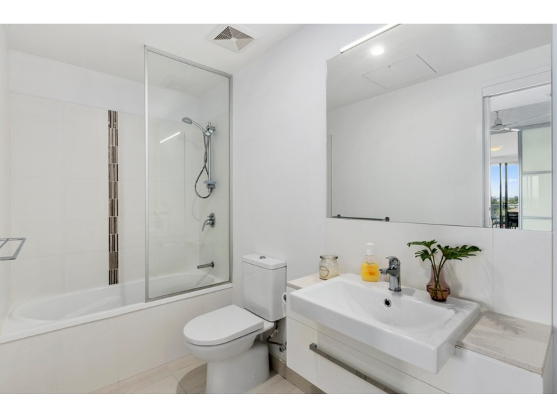 502/17 Bath Street, Labrador QLD 4215