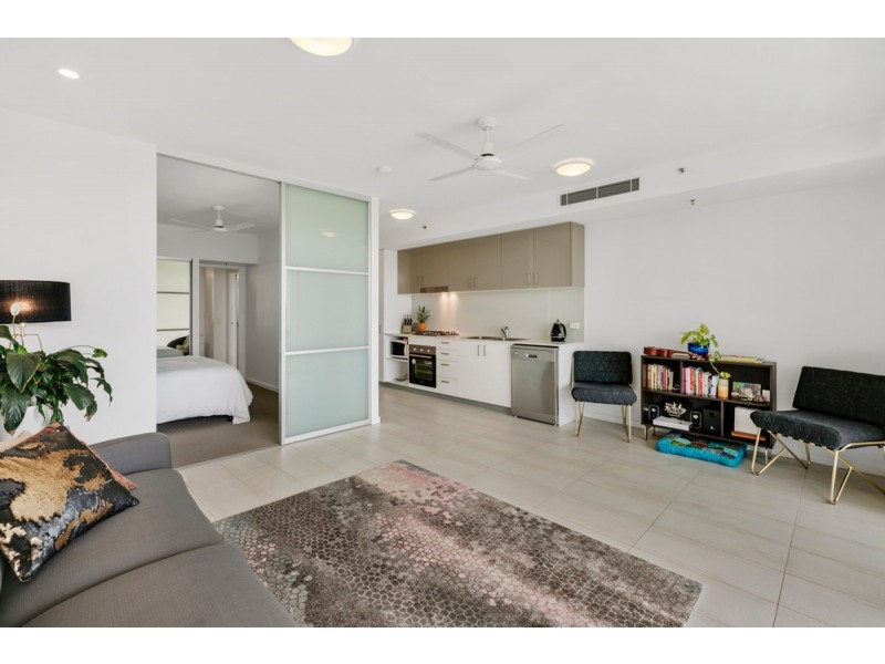 502/17 Bath Street, Labrador QLD 4215