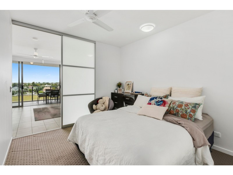502/17 Bath Street, Labrador QLD 4215