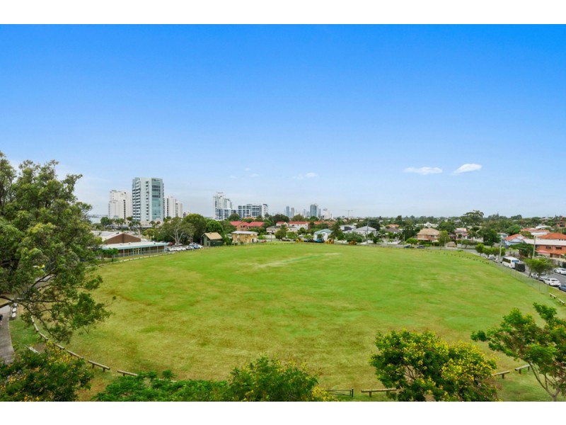 502/17 Bath Street, Labrador QLD 4215