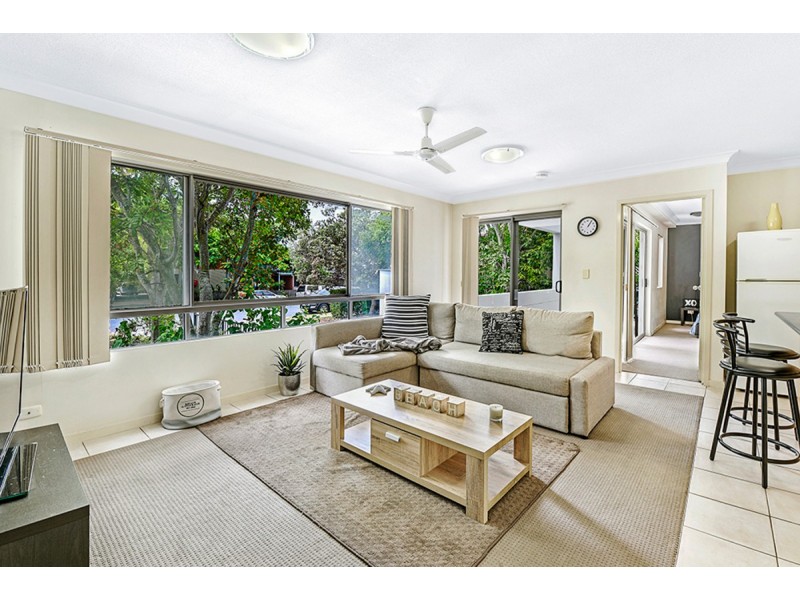 1/18-22 Parker Street, Labrador QLD 4215