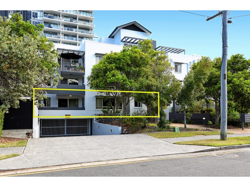 1/18-22 Parker Street, Labrador QLD 4215