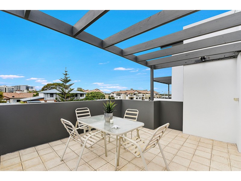 1/18-22 Parker Street, Labrador QLD 4215