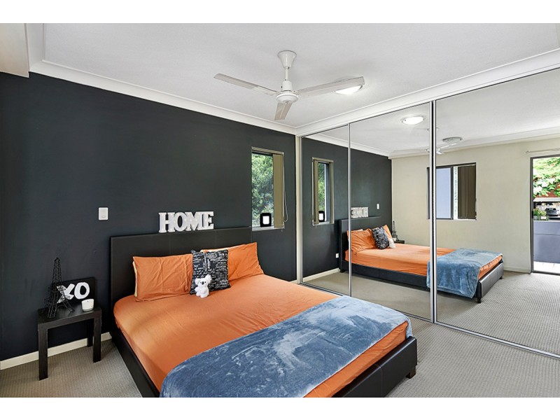 1/18-22 Parker Street, Labrador QLD 4215