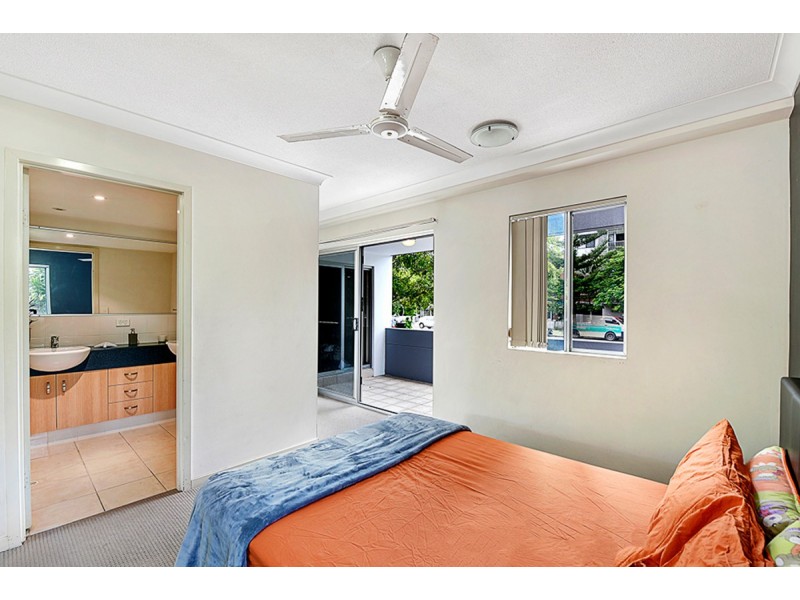 1/18-22 Parker Street, Labrador QLD 4215