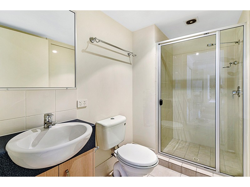 1/18-22 Parker Street, Labrador QLD 4215