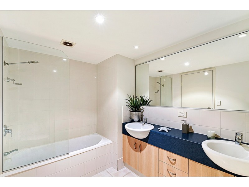 1/18-22 Parker Street, Labrador QLD 4215