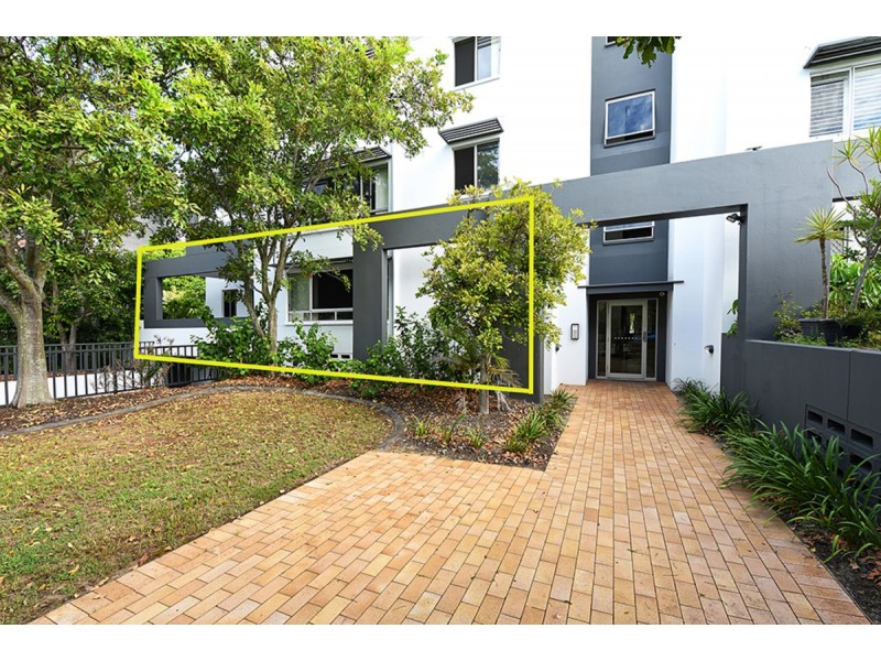 1/18-22 Parker Street, Labrador QLD 4215