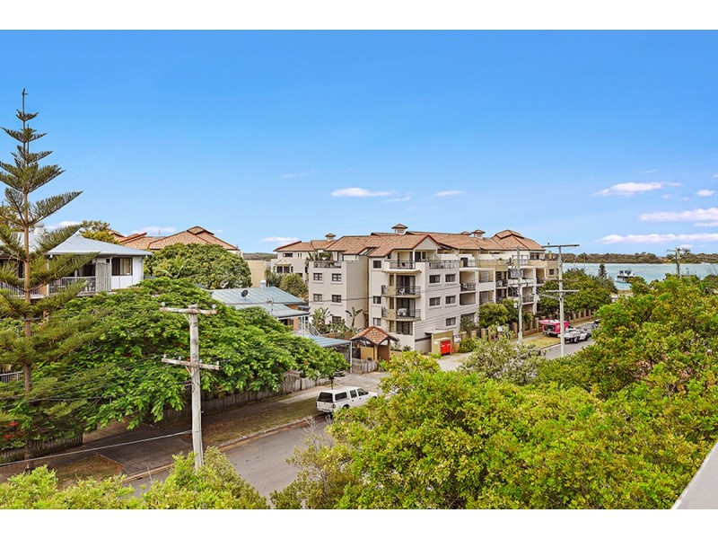 1/18-22 Parker Street, Labrador QLD 4215