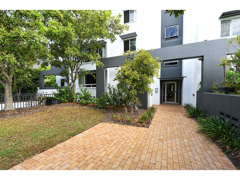 1/18-22 Parker Street, Labrador QLD 4215