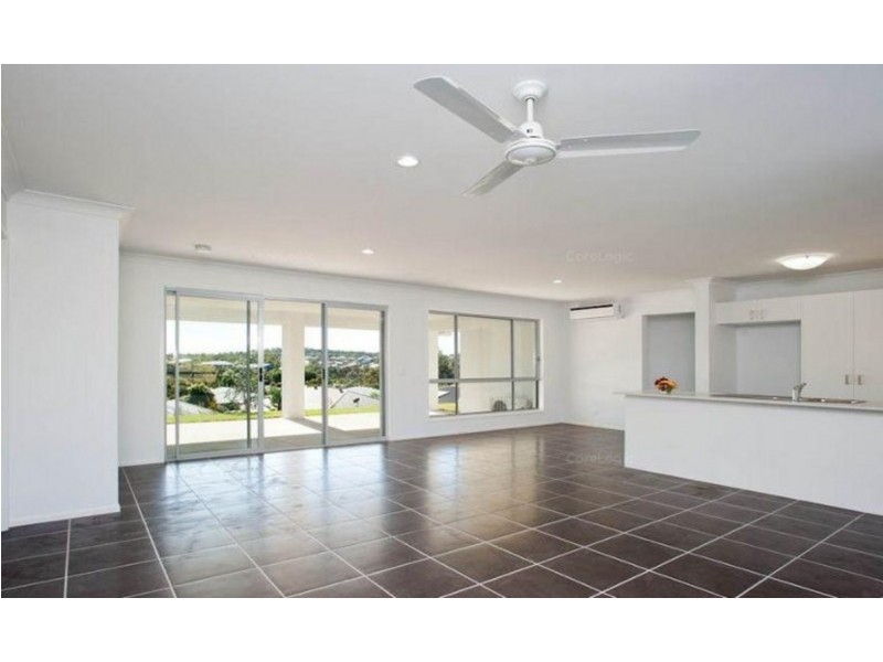 33 Flame Trees Crescent, Maudsland QLD 4210