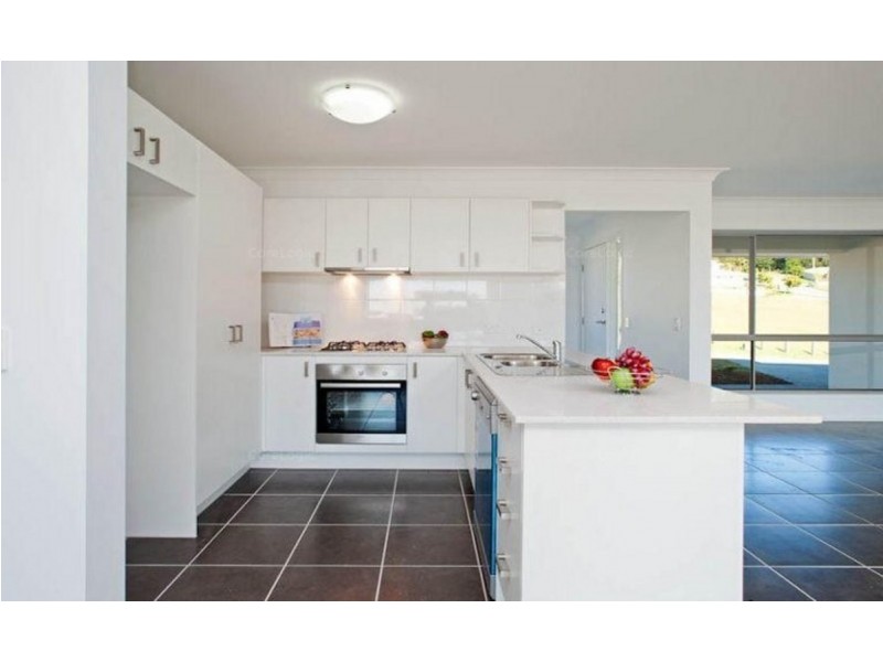 33 Flame Trees Crescent, Maudsland QLD 4210