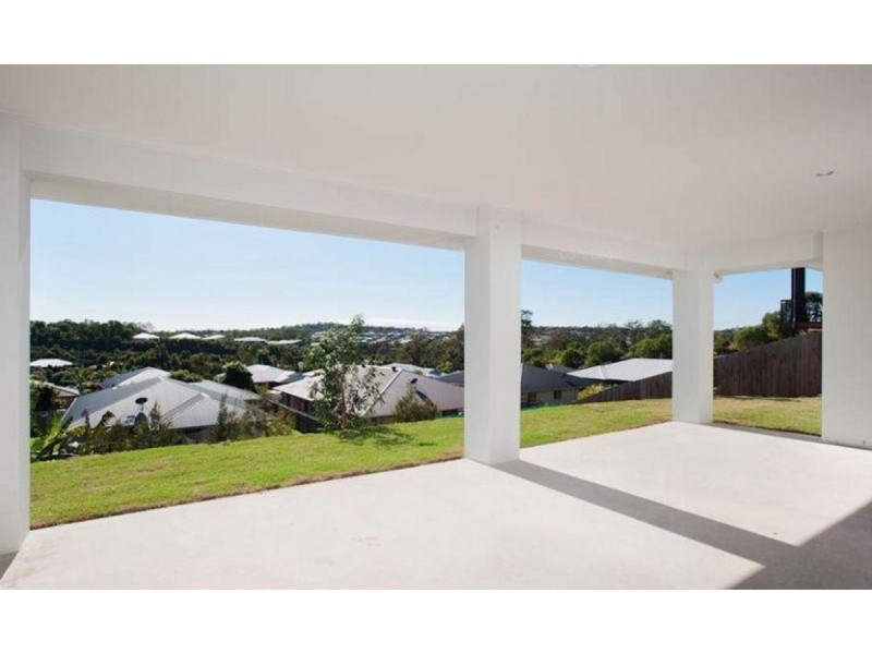 33 Flame Trees Crescent, Maudsland QLD 4210