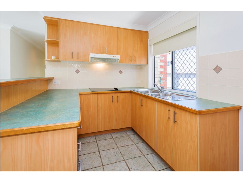 1/35 Brown Street, Labrador QLD 4215