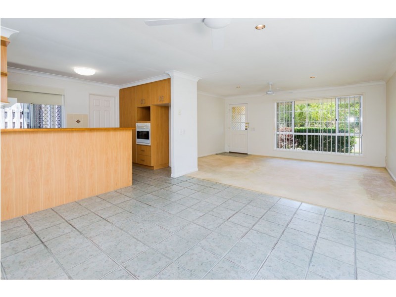 1/35 Brown Street, Labrador QLD 4215