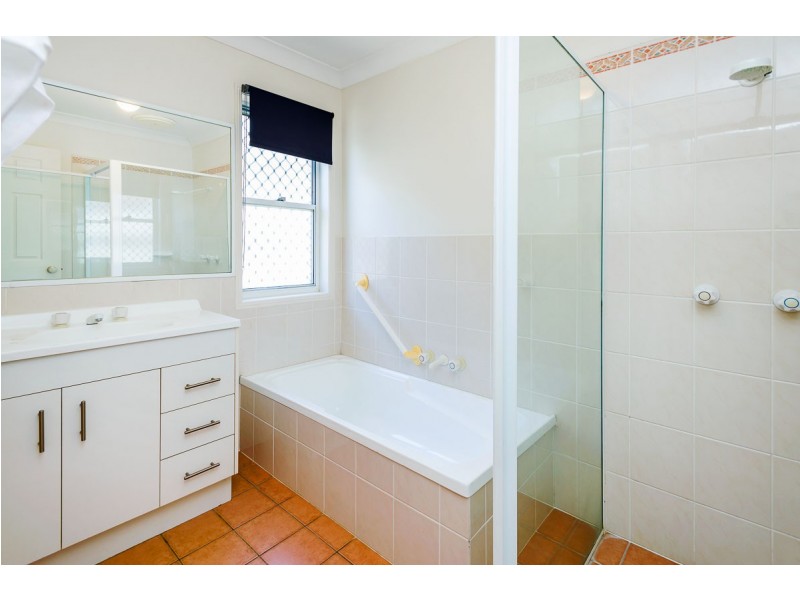 1/35 Brown Street, Labrador QLD 4215