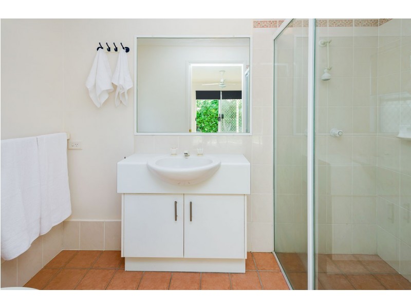 1/35 Brown Street, Labrador QLD 4215